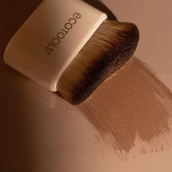 EcoTools Good Tan Body + Face Self-Tan Blending Brush, Kabuki Brush For Applying Self Tanner, Sunless Tanner Blending Brush, Eco Friendly Self Tanning Brush, Vegan, & Cruelty Free, 1 Count - Image 9